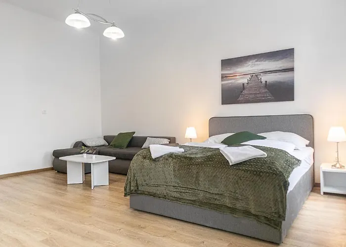 Welcoming 2br Apt, Near Akh- Perfect For Short & Longstays *