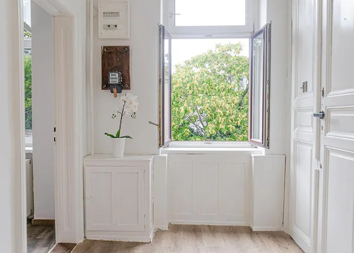Welcoming 2br Apt, Near Akh- Perfect For Short & Longstays Apartment Wien
