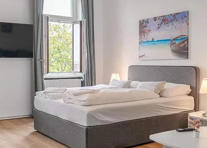 Welcoming 2br Apt, Near Akh- Perfect For Short & Longstays *