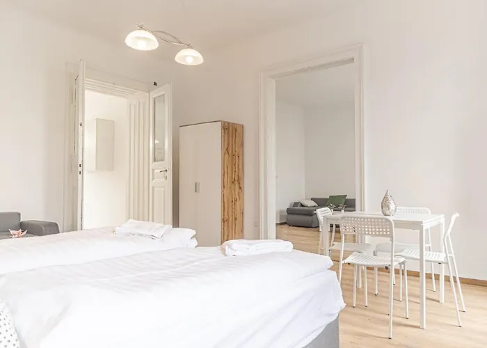 Welcoming 2br Apt, Near Akh- Perfect For Short & Longstays Apartment Wien