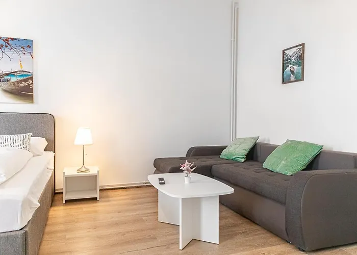 Apartment Welcoming 2br Apt, Near Akh- Perfect For Short & Longstays *