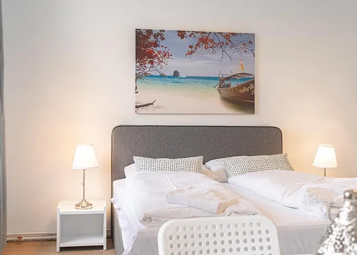 Welcoming 2br Apt, Near Akh- Perfect For Short & Longstays Apartment *