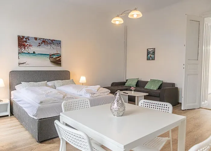 Welcoming 2br Apt, Near Akh- Perfect For Short & Longstays Apartment