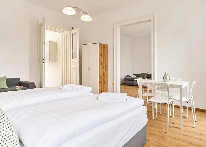 Welcoming 2br Apt, Near Akh- Perfect For Short & Longstays