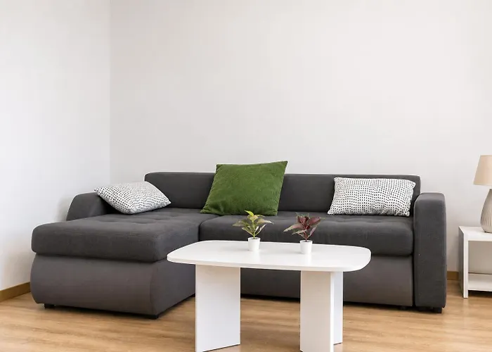 Welcoming 2br Apt, Near Akh- Perfect For Short & Longstays Apartment