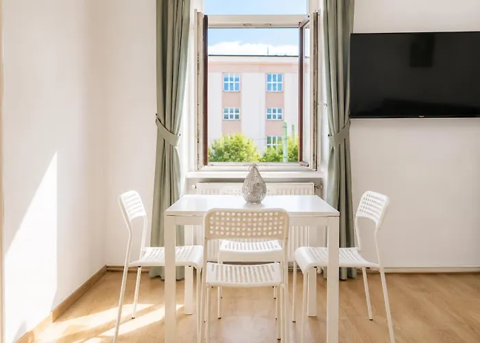 Apartment Welcoming 2br Apt, Near Akh- Perfect For Short & Longstays