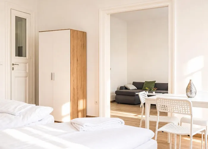 Welcoming 2br Apt, Near Akh- Perfect For Short & Longstays Bécs