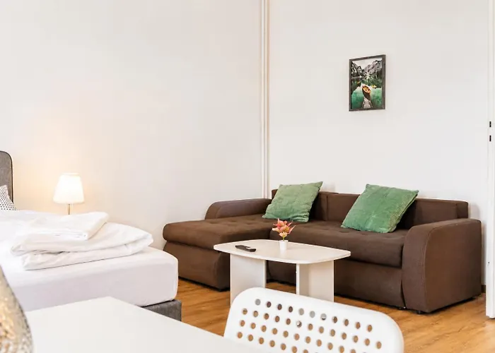 Apartment Welcoming 2br Apt, Near Akh- Perfect For Short & Longstays