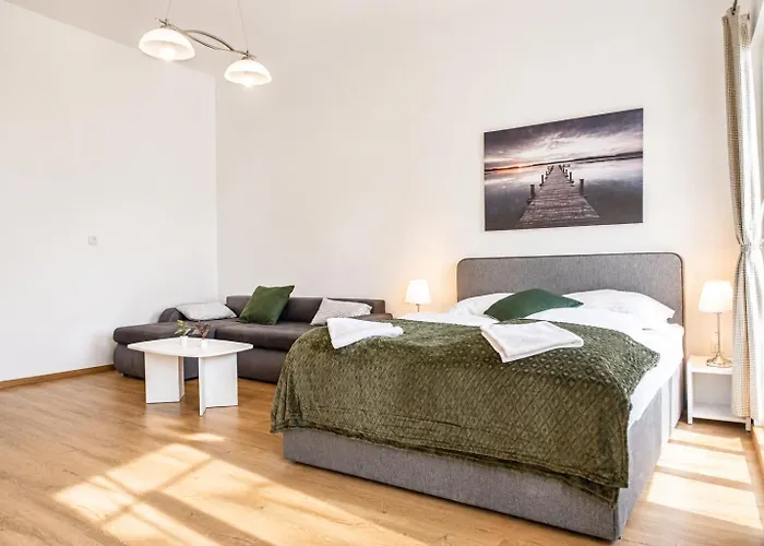 Apartment Welcoming 2br Apt, Near Akh- Perfect For Short & Longstays *